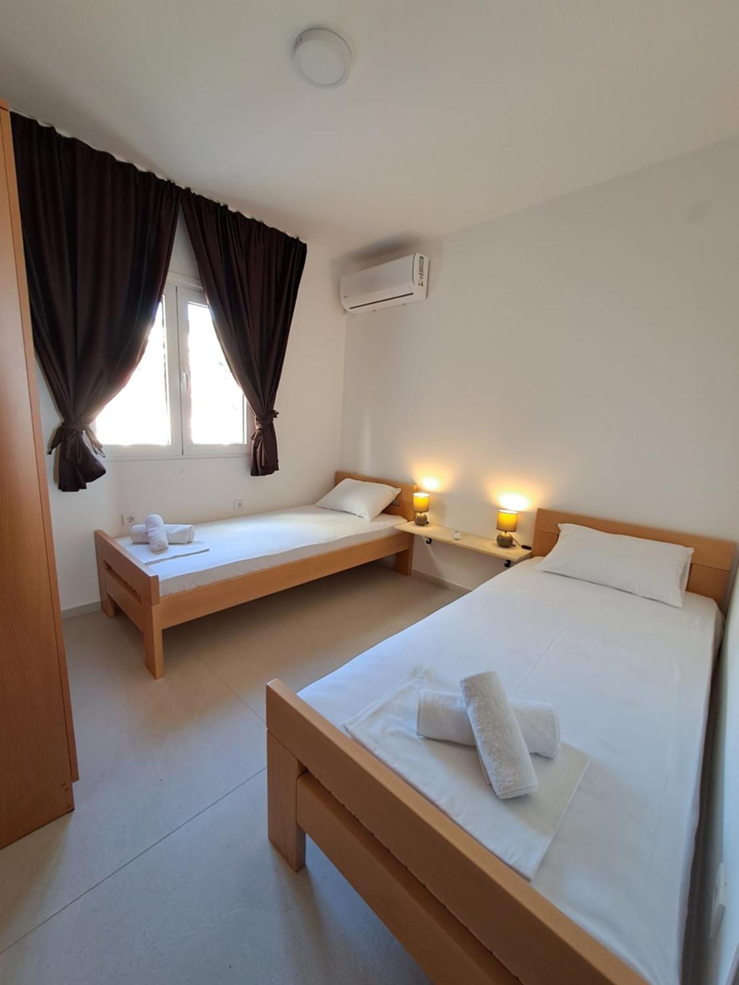 Apartment Miles Utjeha