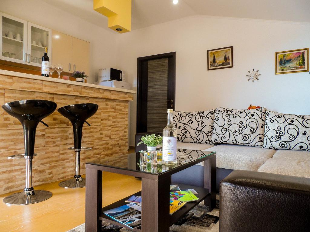 Miles Apartment Utjeha
